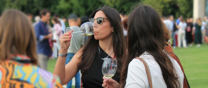 prova vinho na festa rapariga