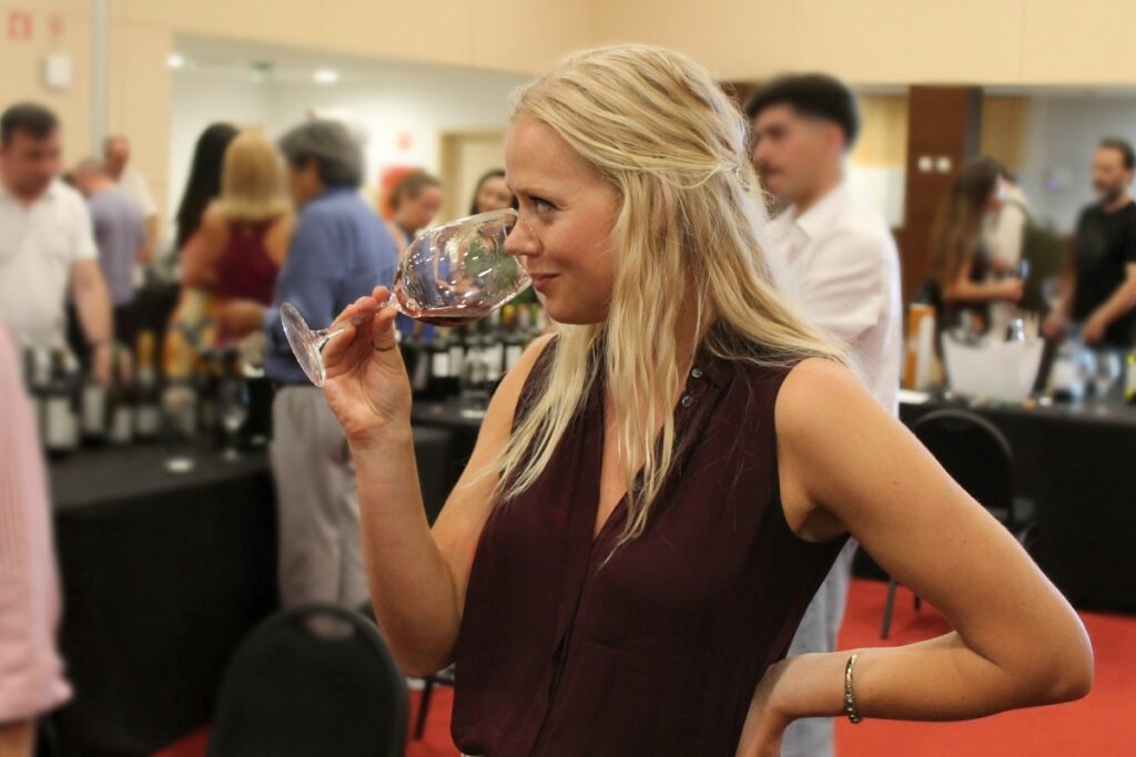 figueira wine fest 2025 uma rapariga