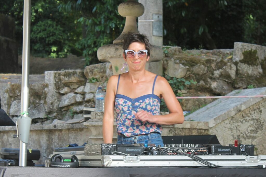 glu glu dj