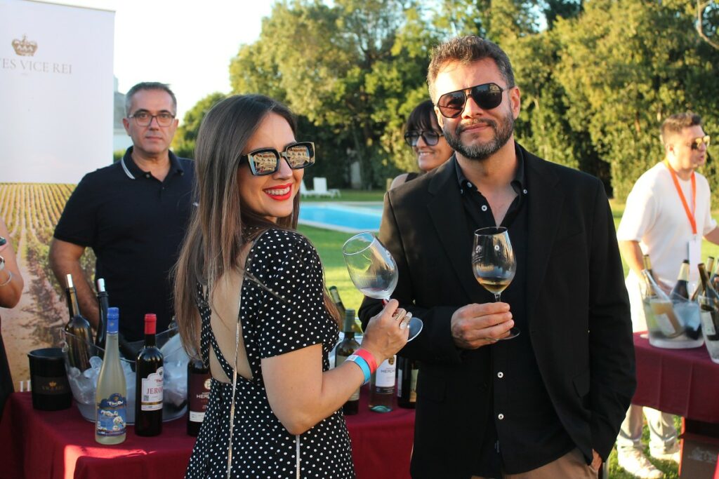 winefest condeixa 2025 um casal rir
