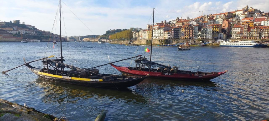 Porto barcos com vinho do porto