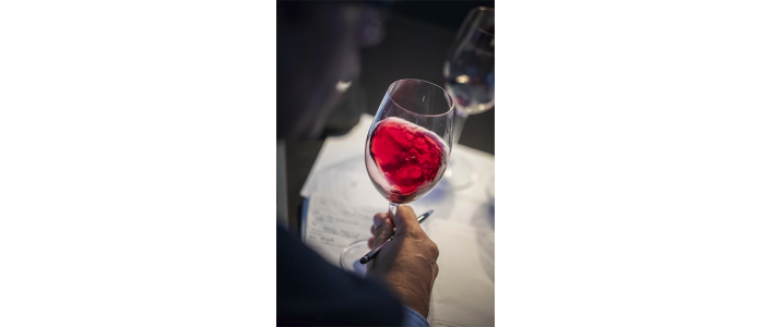 A 27.ª edição do Essência do Vinho – Lisboa 2026 decorre de 7 a 9 de novembro no CCL. Mais de 3.000 vinhos, 400 produtores, masterclasses e provas comentadas.
